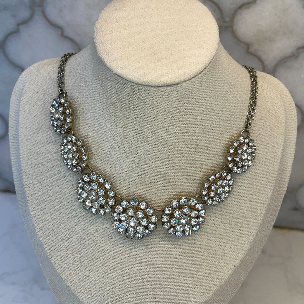 ✨ Vintage J.Crew Hammered Silver-Tone Crystal Medallion Statement Necklace ✨ - Picture 7 of 7